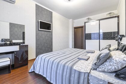 70 м², 2-комнатная квартира 3 300 ₽ в сутки - изображение 100
