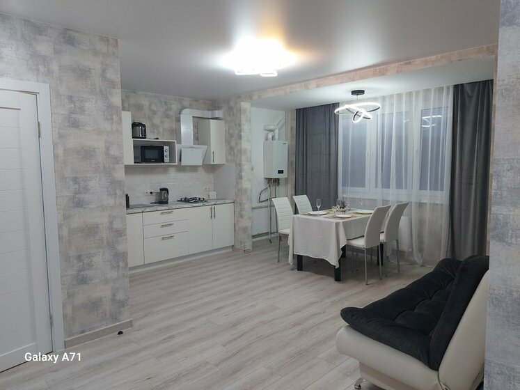 70 м², 2-комнатная квартира 4 500 ₽ в сутки - изображение 1