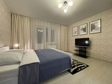 49 м², 1-комнатная квартира 2 200 ₽ в сутки - изображение 92