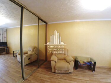 Купить трехкомнатную квартиру без отделки или требует ремонта в Омске - изображение 44