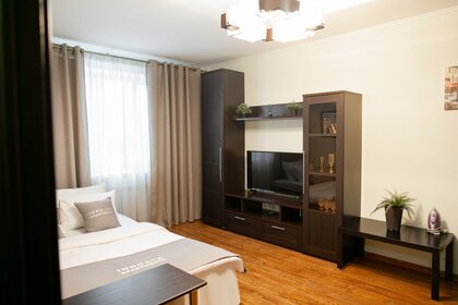 56 м², 2-комнатная квартира 2 500 ₽ в сутки - изображение 55