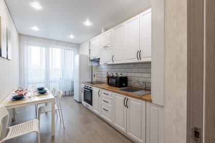 62 м², 2-комнатная квартира 2 300 ₽ в сутки - изображение 58