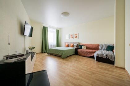 70 м², 2-комнатная квартира 3 300 ₽ в сутки - изображение 93