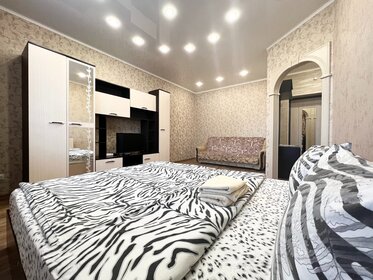 42 м², 1-комнатная квартира 2 000 ₽ в сутки - изображение 40