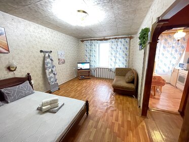 42 м², 1-комнатная квартира 3 900 ₽ в сутки - изображение 2