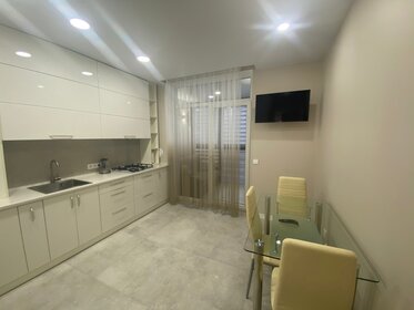 52 м², 2-комнатная квартира 4 590 ₽ в сутки - изображение 40