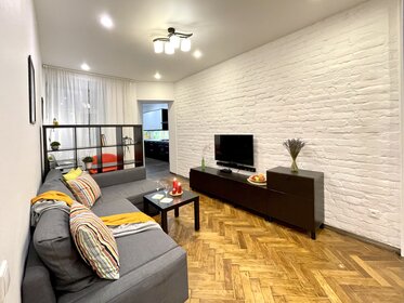 70 м², 2-комнатная квартира 3 500 ₽ в сутки - изображение 82