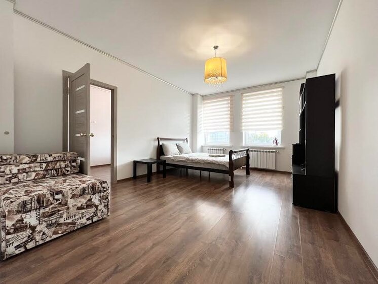57 м², 2-комнатная квартира 2 500 ₽ в сутки - изображение 1