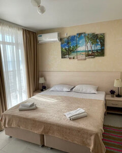 Miami Вeach Resort (село Штормовое, Набережная улица, 2), hotel