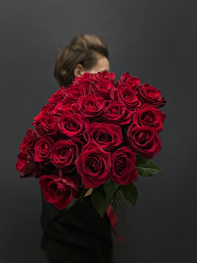 Розы Эквадор Эксплорер 70 см