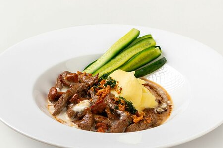 Бефстроганов с картофельным пюре
