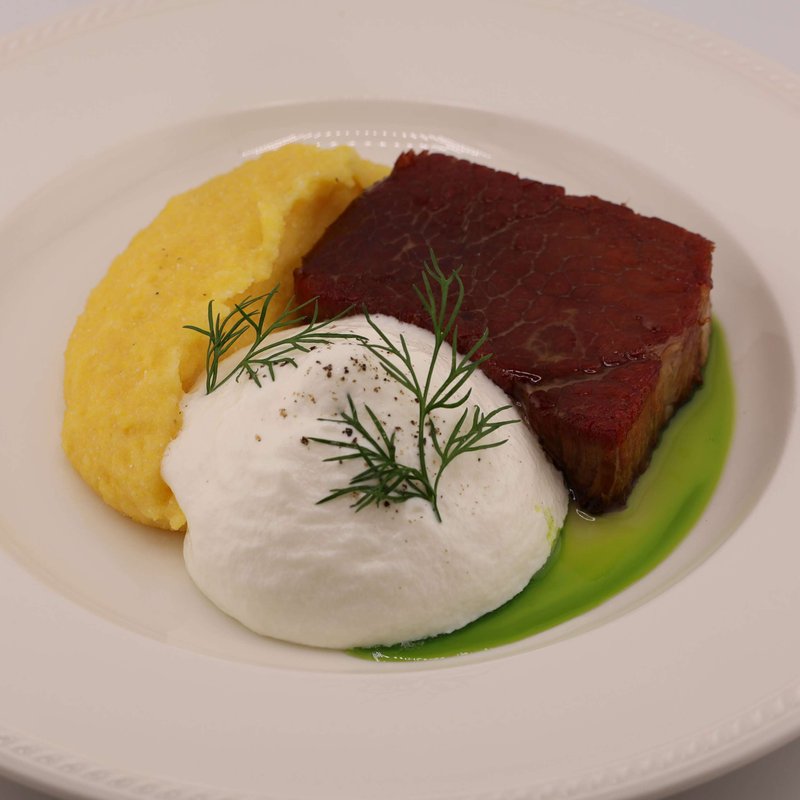 Копченый лягур с полентой и сырным муссом