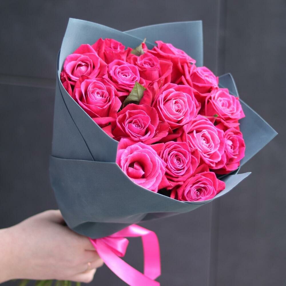 15 розовых роз