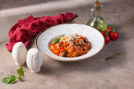 Фетучини с говяжьими щёчками [320 г]