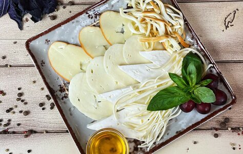 Ассорти из домашних сыров