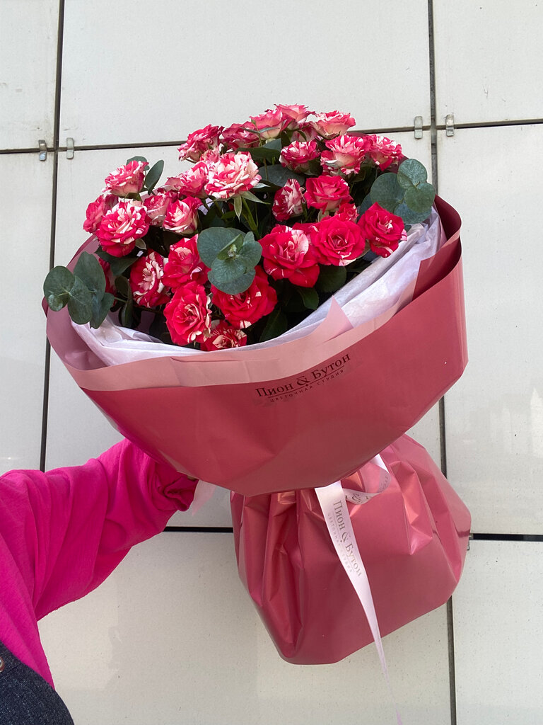 Букет из кустовых роз