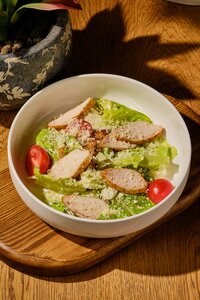 Салат Цезарь с курицей