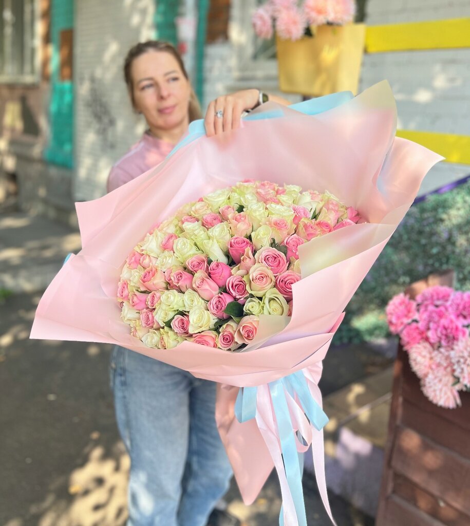 101 нежная роза пышное оформление