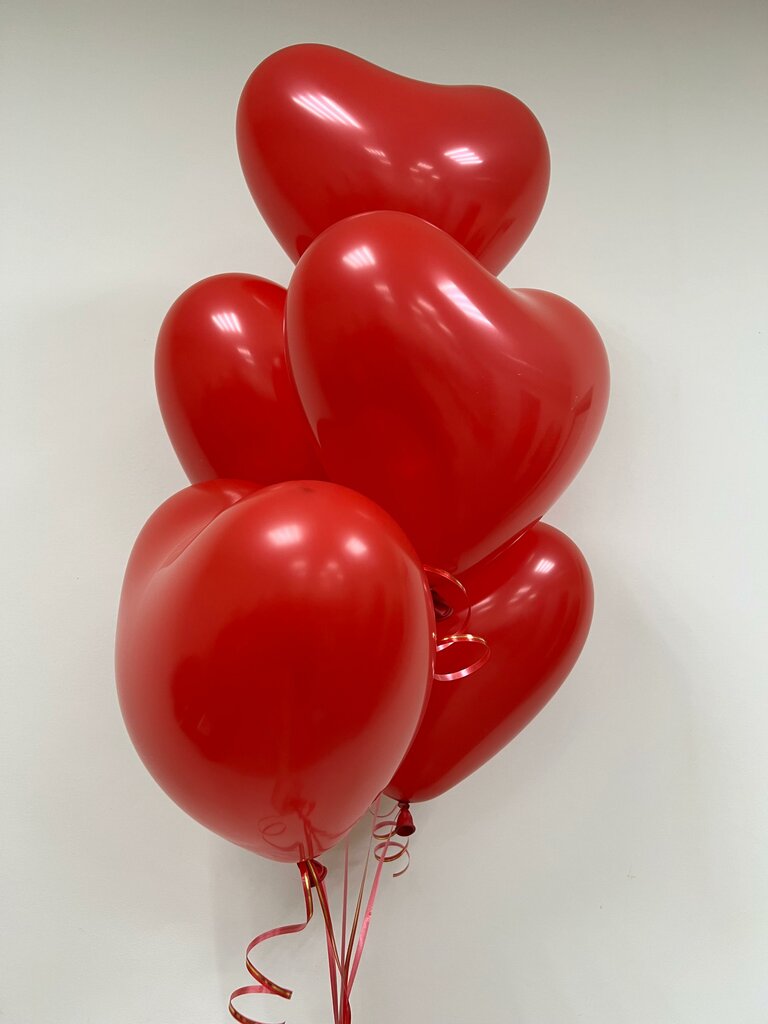 Набор из 5 ярких красных шаров в форме сердца