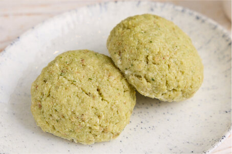 Биточки из белой рыбы со шпинатом, photo — Proviant (Omsk, Karla Marksa Avenue, 60)