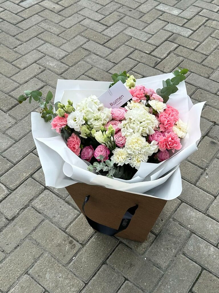 Нежный букет с розой