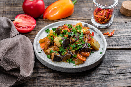 Баклажаны тушеные с овощами