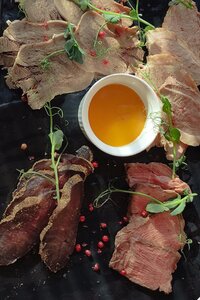 Мясные деликатесы