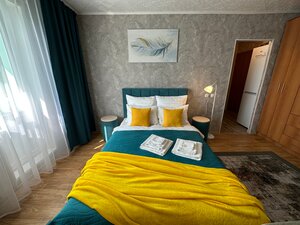 отель Квартира с балконом в спальном районе города