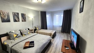 отель Уютная квартира в новостройке с тремя спальными местами