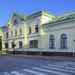 Гостиница Двор Подзноева, главный корпус в Пскове