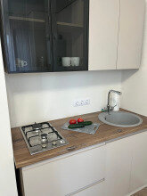 Квартира Квартира с новым ремонтом на первом этаже окна выходят на парковку