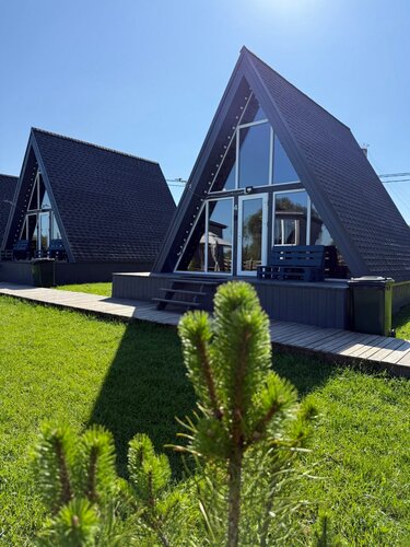 Загородный дом Дзержинский р-н, сельское поселение Угорское, д. Звизжи, Центральная ул., д. 5В в Самсонове