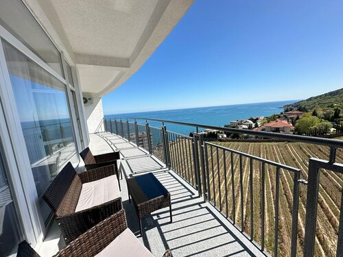 Апартаменты Апартаменты Панорамный вид на море, Ялта в Ливадии