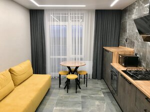 отель Современная евродвушка в самом популярном в городе ЖК Паруса с прекрасным видом на поля и шоссе