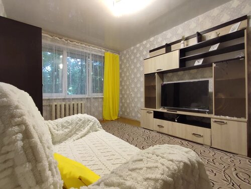 Апартаменты Эконом.  Химиков 6/2. Рядом: ДК Химик/театр им.Л.И.Ермолаевой/ в Омске