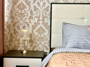 отель " А beige apartment"  на Кошевого 27а кровать + большой диван