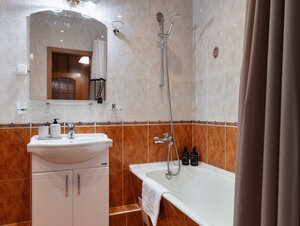 Квартира Стильная ретро квартира с балдахином в романтичном стиле