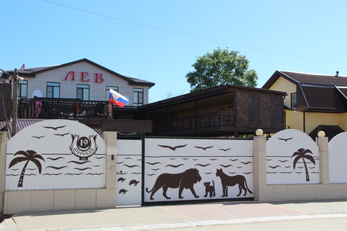 Гостиница Лев в Архипо-Осиповке
