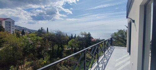 Квартира Апартаменты  совершенно новые, стильный ремонт, с балконом, с видом на горы и море в Кореизе