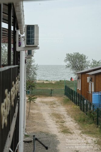 Дом отдыха Лорис в Голубицкой