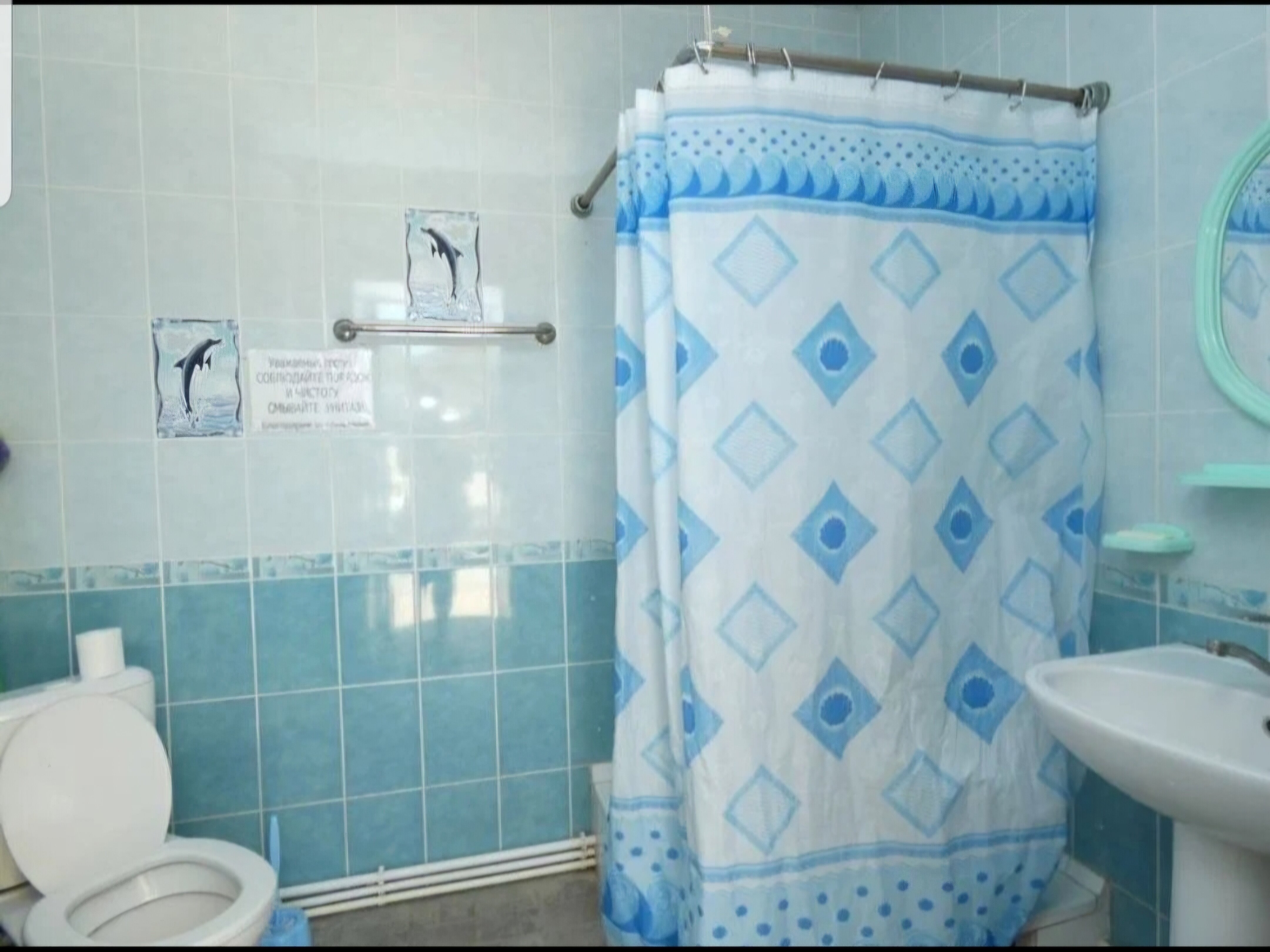 Семейный номер с общей ванной комнатой