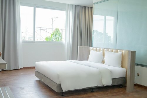 Двухместный номер «Делюкс» с 1 двуспальной кроватью, 1 двуспальная кровать «Кинг-сайз» в Royal Hotel Bien Hoa