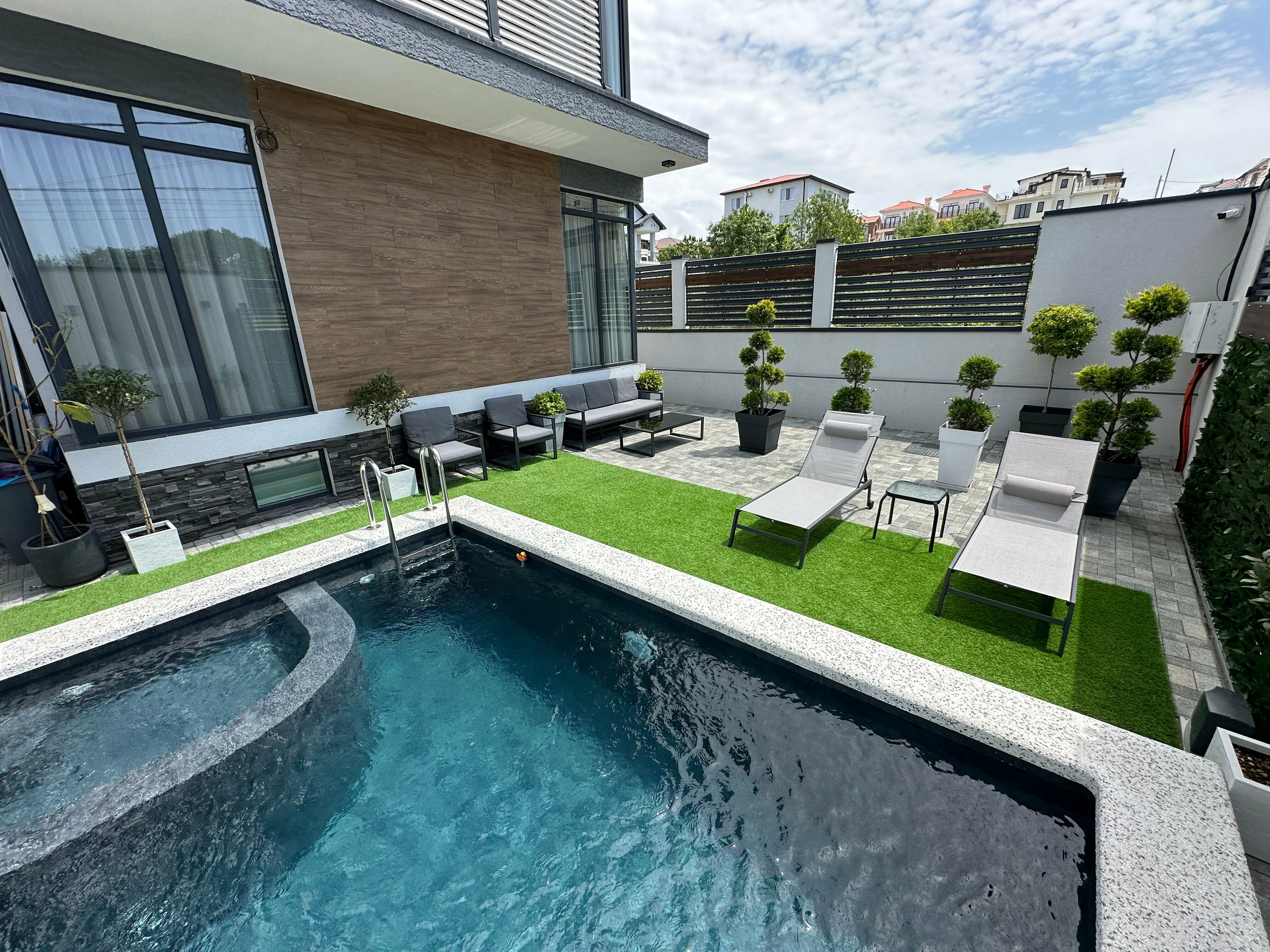 Трехместный номер «Комфорт» с душем