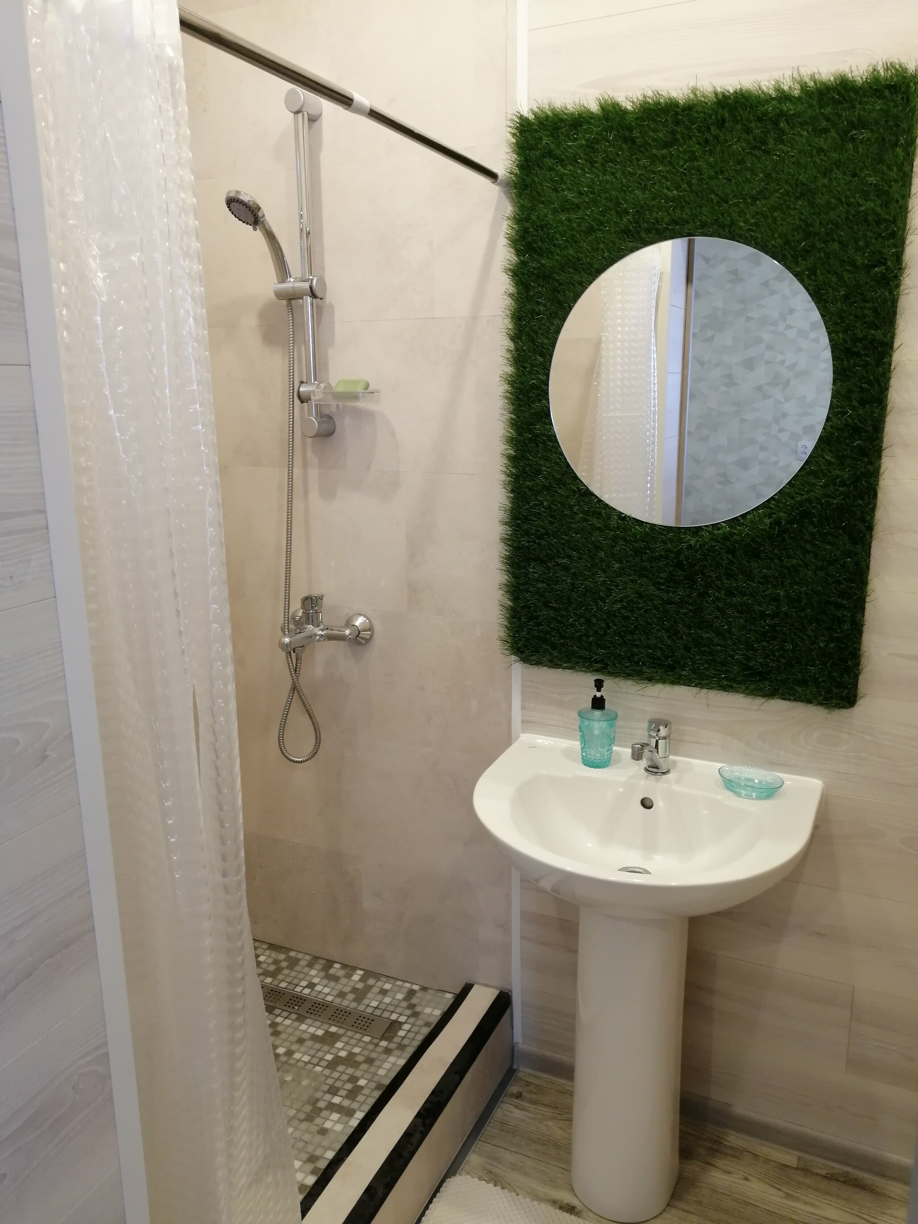 Трехместный номер «Комфорт» с душем