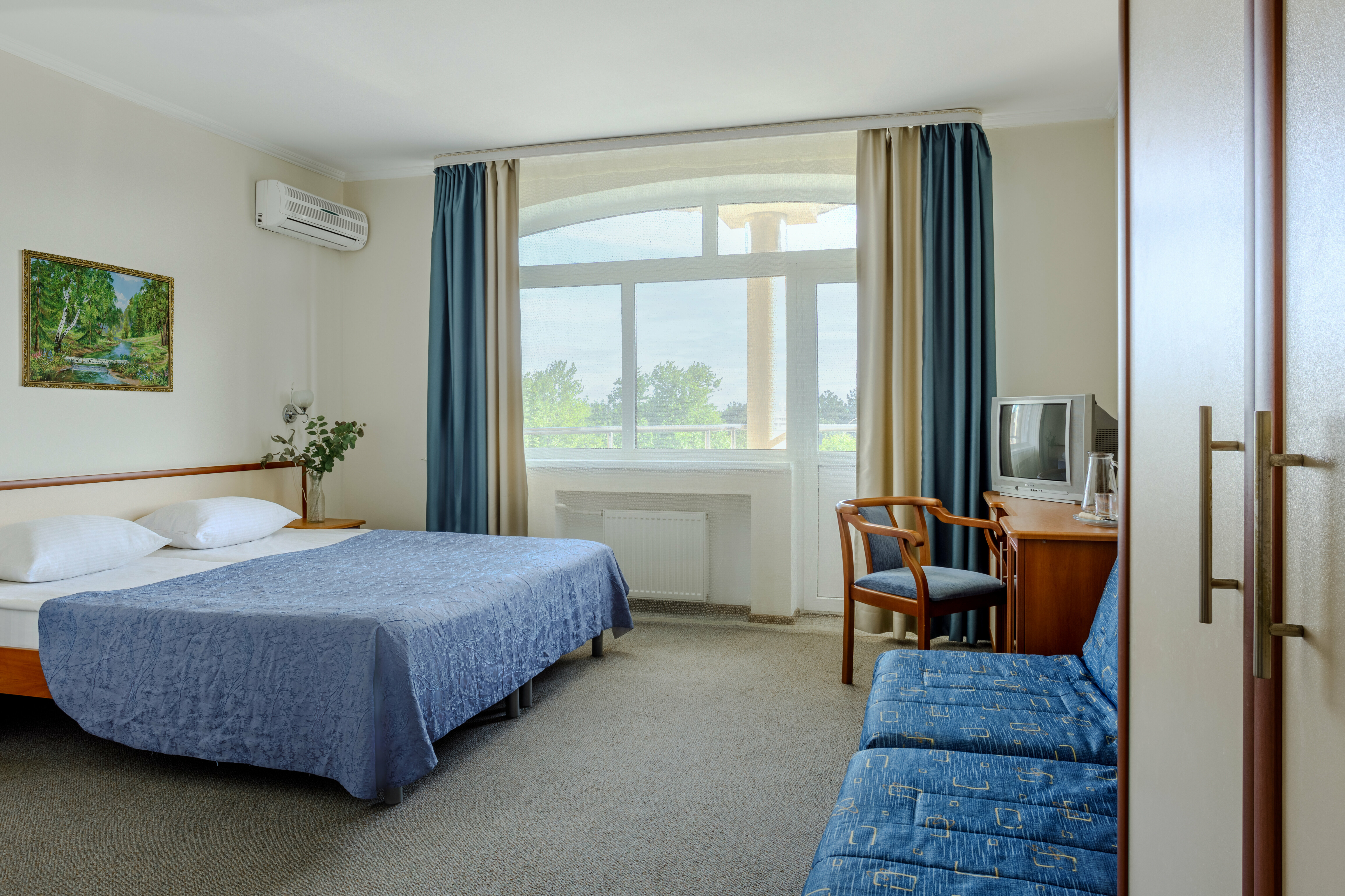 Улучшенный двухместный номер с 1 кроватью или 2 отдельными кроватями, вид на город