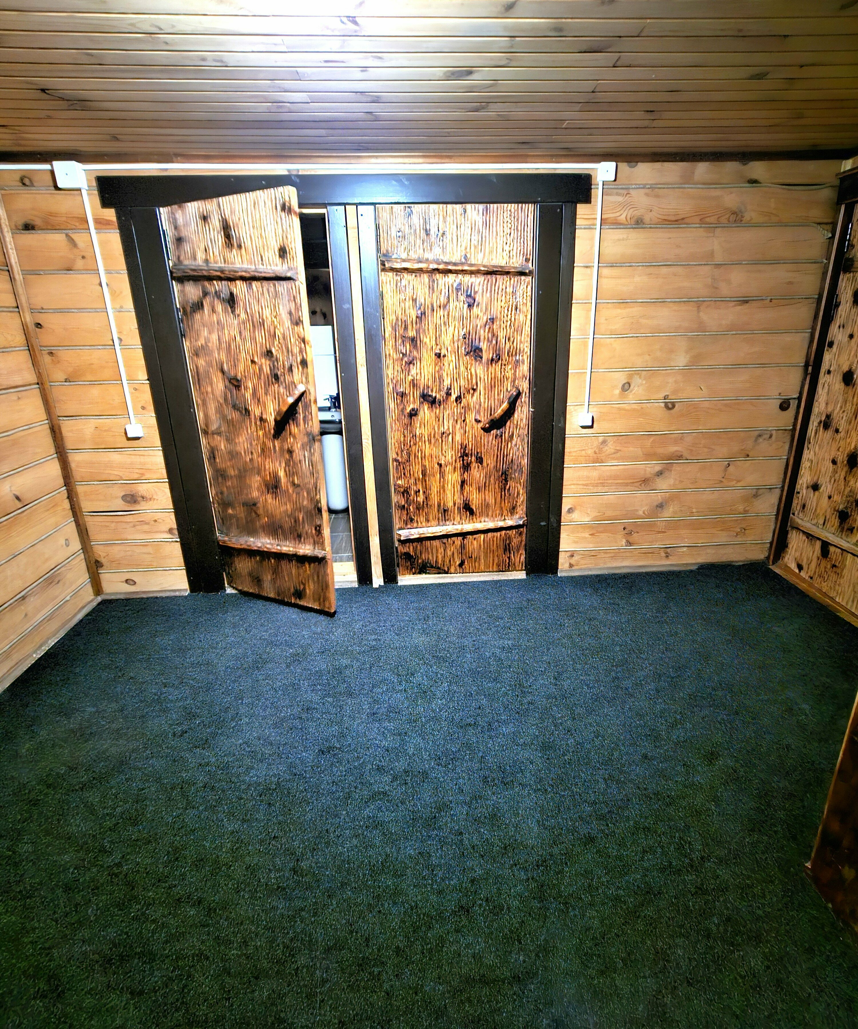 Трехместный номер с общей ванной комнатой