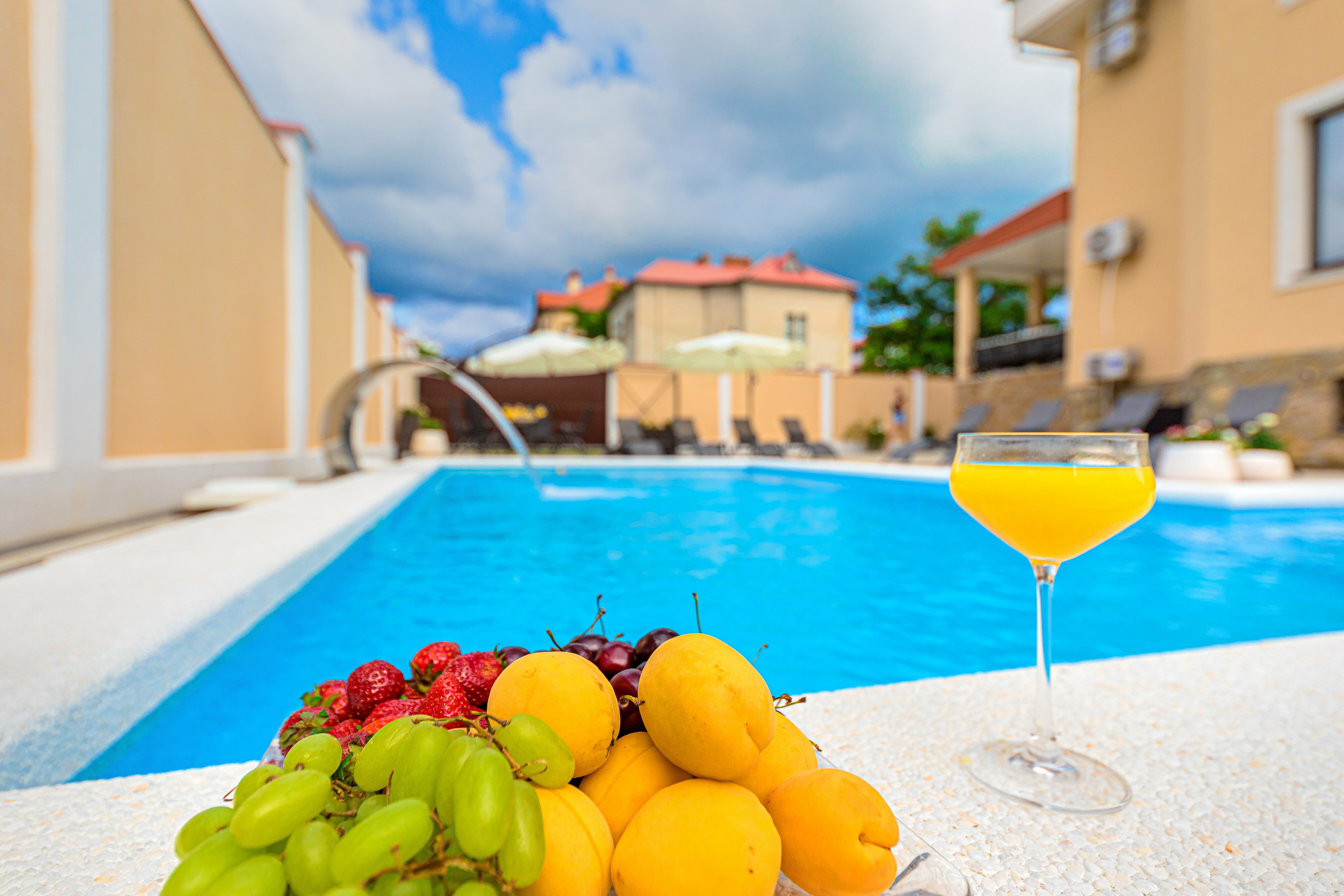 Номер-студия с видом на бассейн