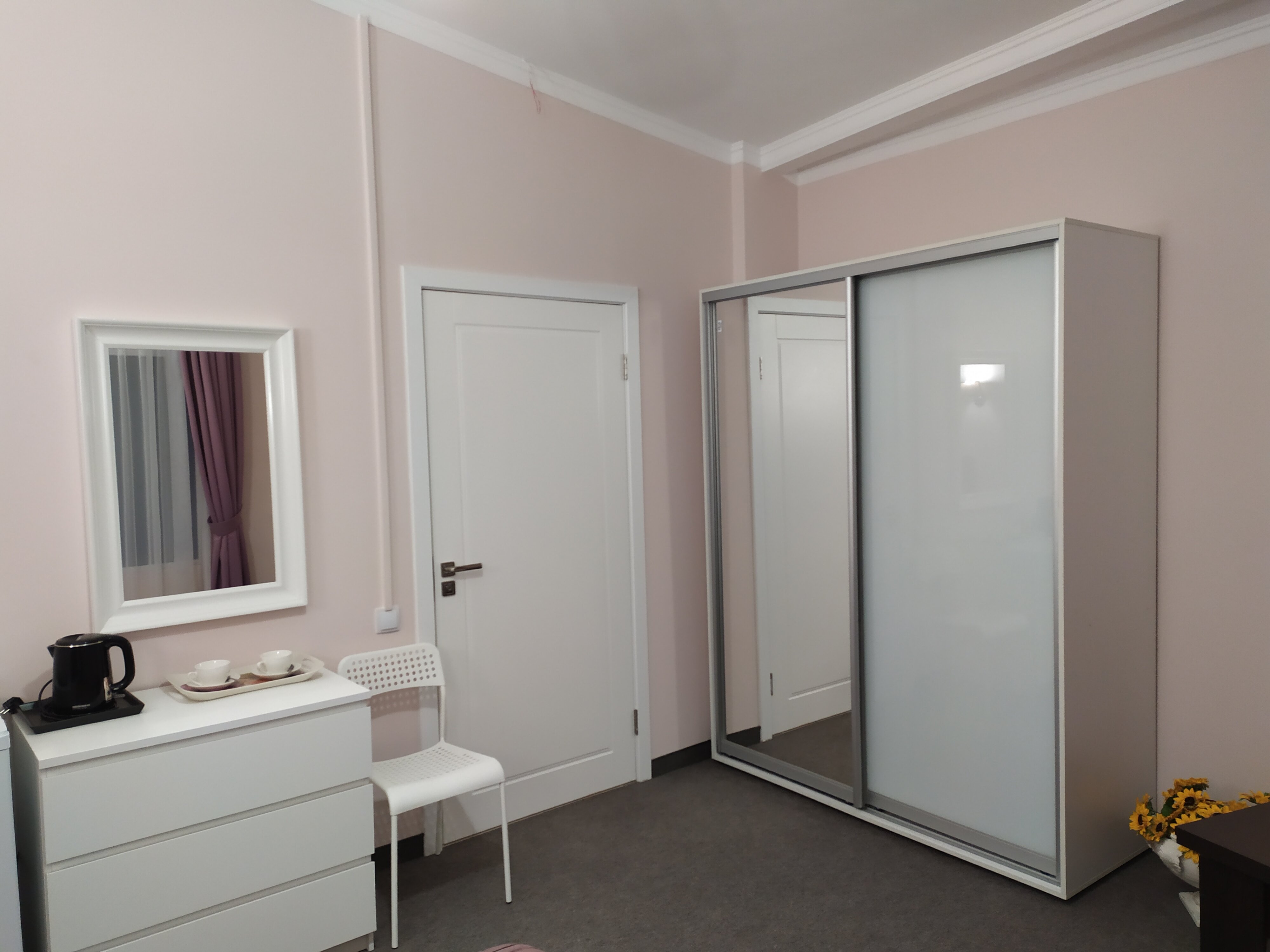 Двухместный номер с террасой и видом на горы и частично море 7 этаж