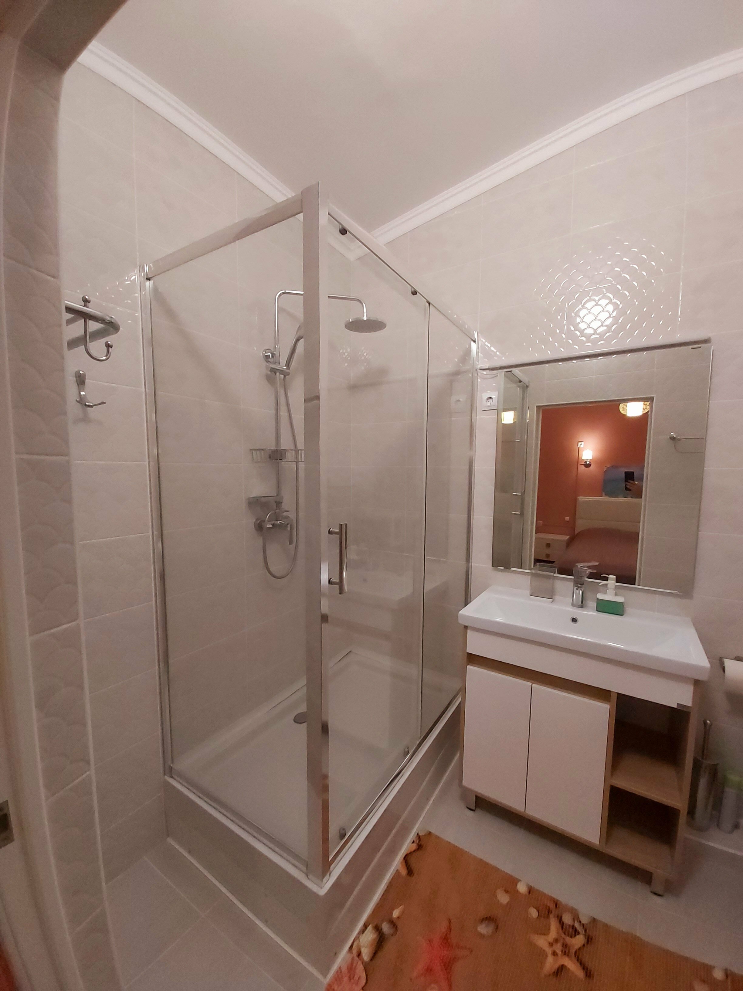 Четырехместный однокомнатный с отдельной кухней, балконом и прямым видом на море