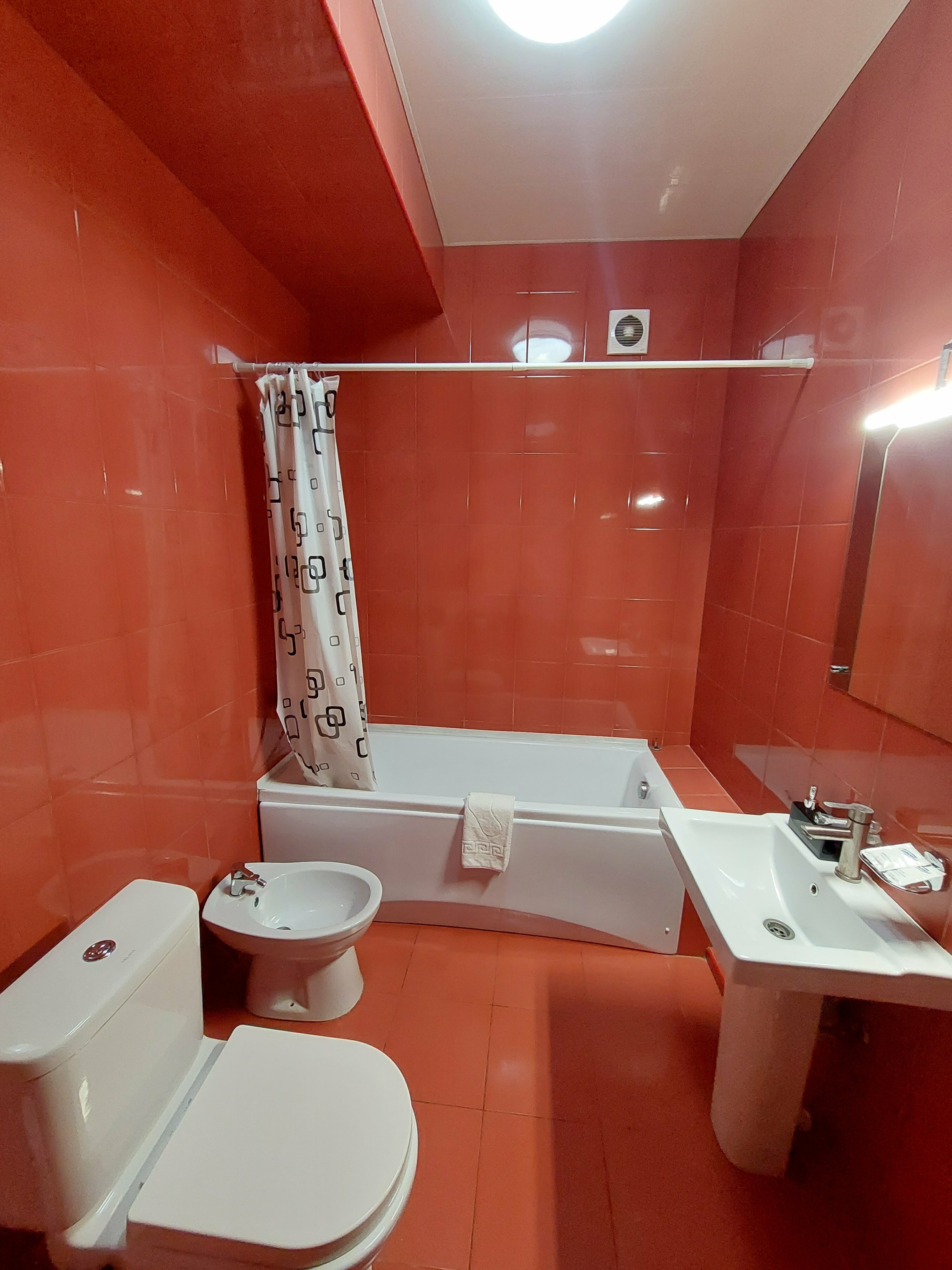 Трехместный номер с окном